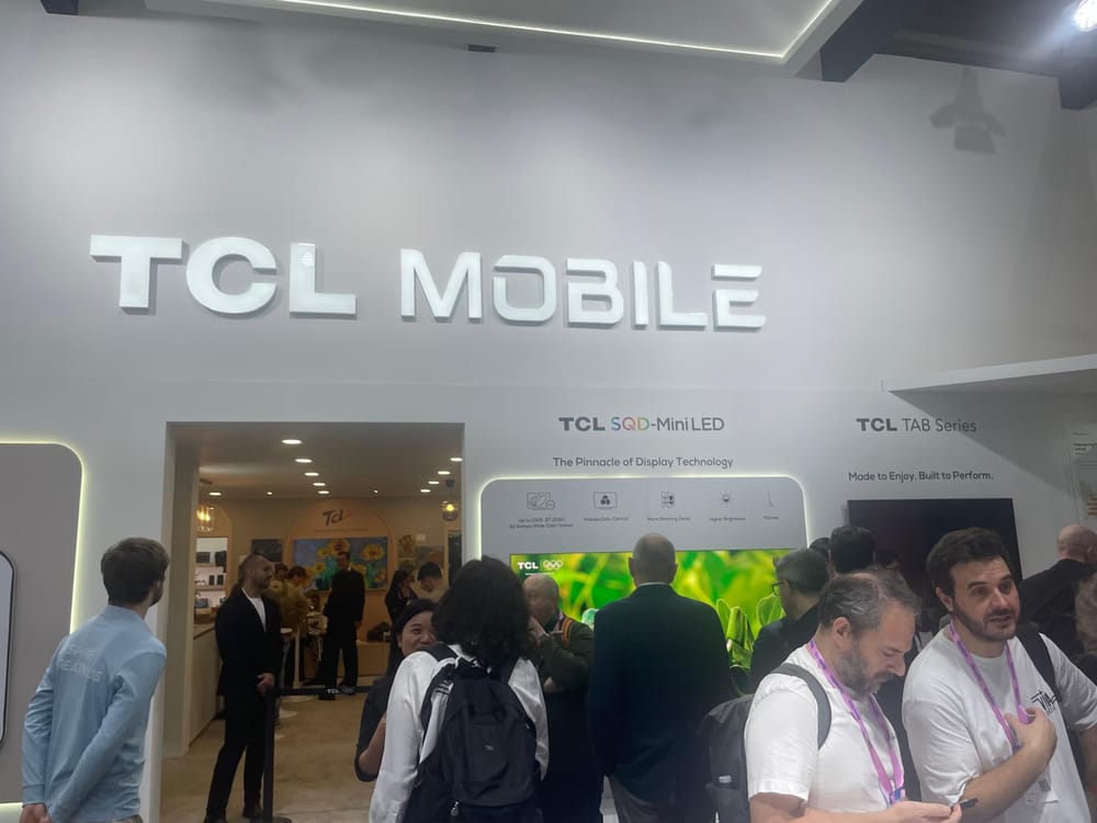 Fotografía tomada al stand de TCL Mobile durante el MWC 2026 de Barcelona