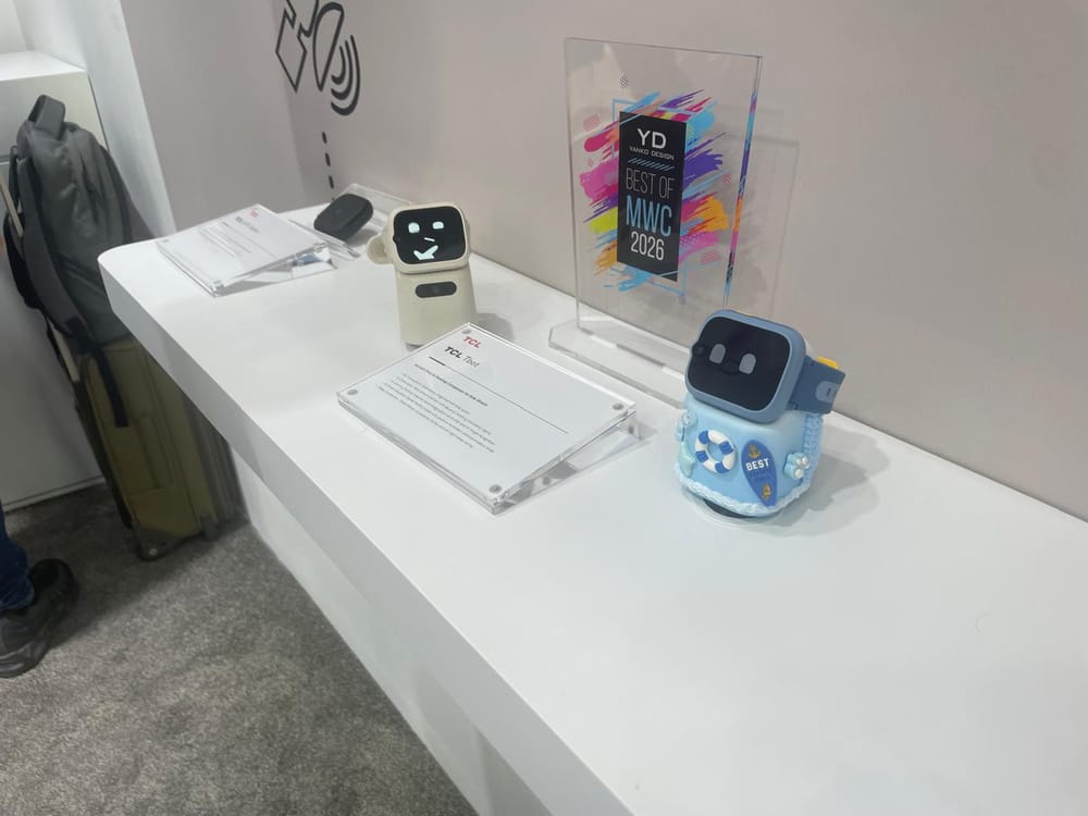 Fotografía del expositor del TCL Tbot en su presentación durante el MWC 2026 de Barcelona