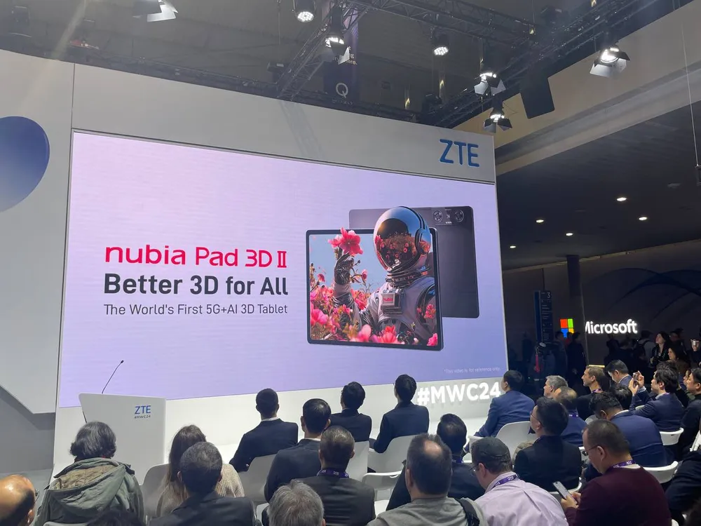 Fotografía tomada durante la presentación de la Nubia Pad 3D II en el MWC de Barcelona 2024