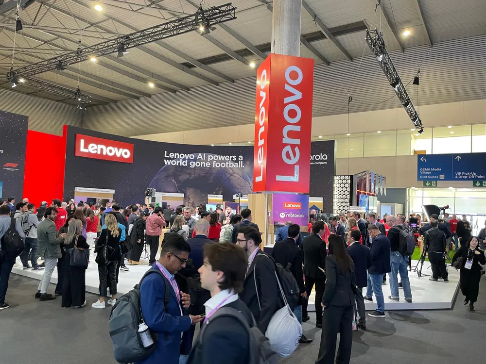 Fotografía de los expositores de Lenovo en el MWC de Barcelona 2026
